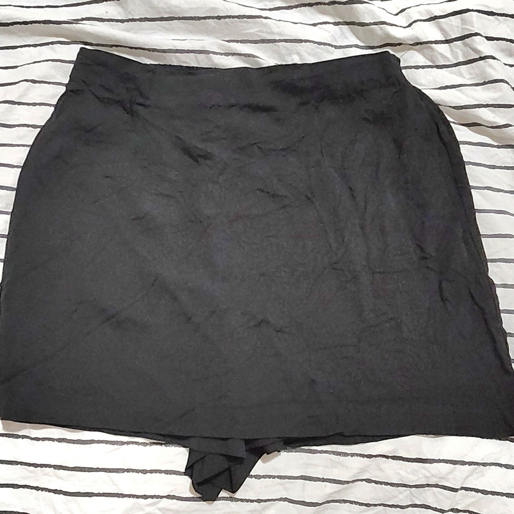 Hillard & Hanson Black Skort